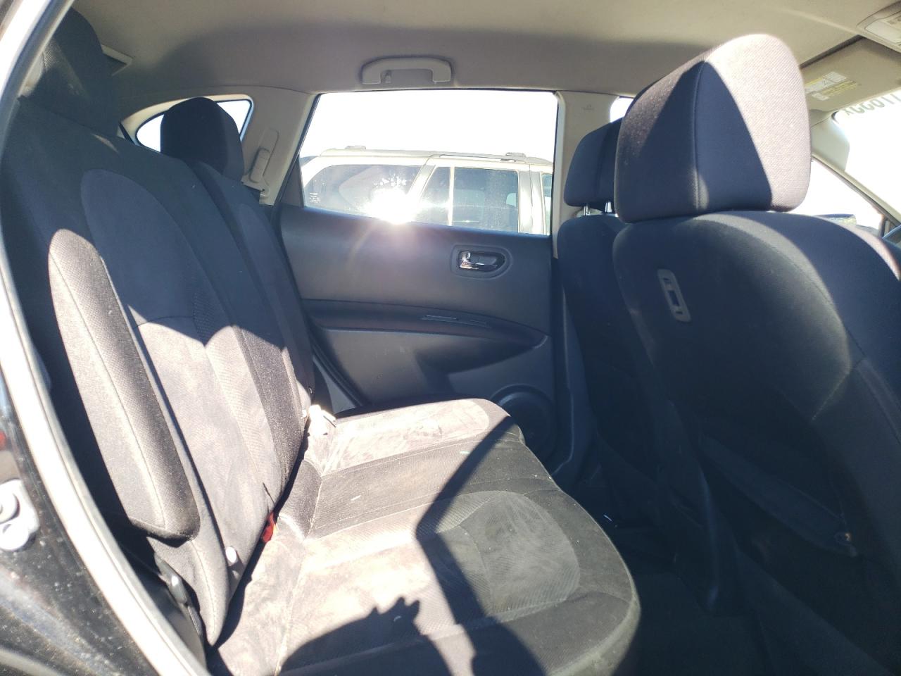 2015 Nissan Rogue - Image 11
