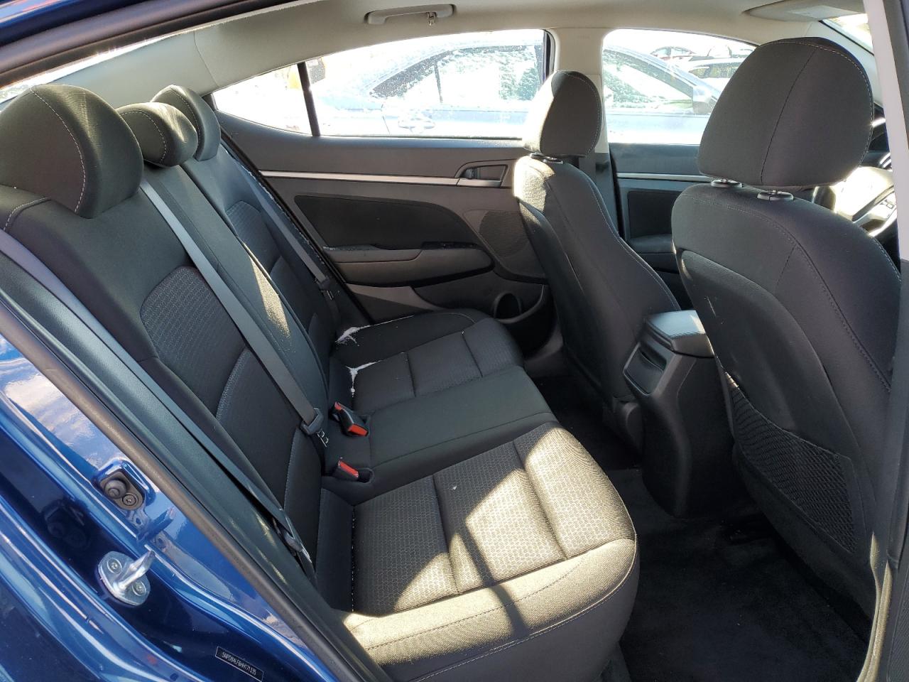 2017 Hyundai Elantra - Image 10