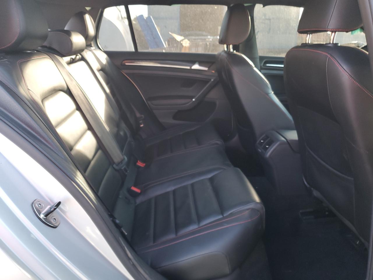 2016 Volkswagen GTI - Image 10