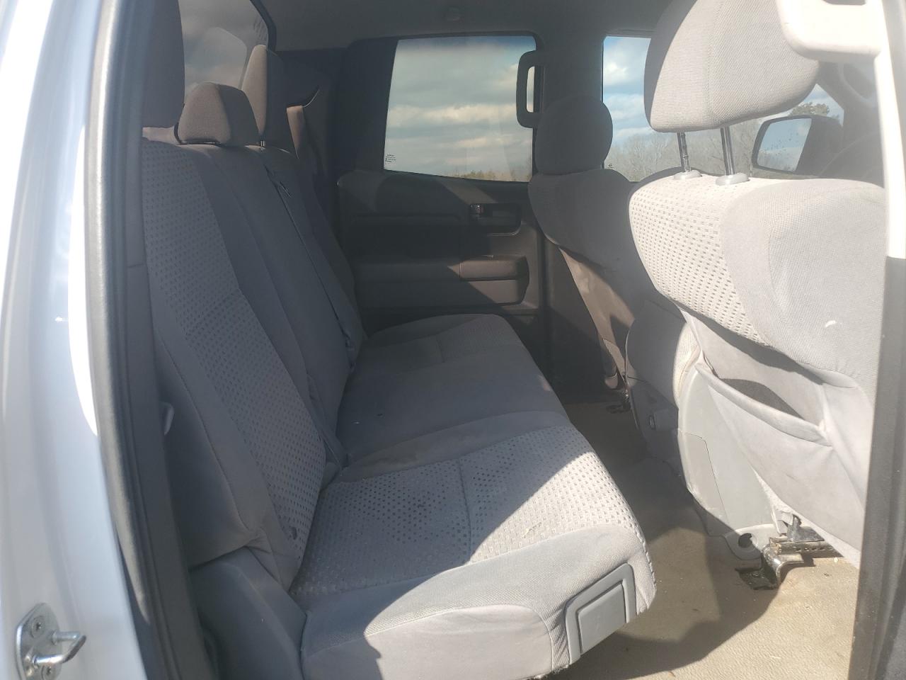 2011 Toyota Tundra - Image 10