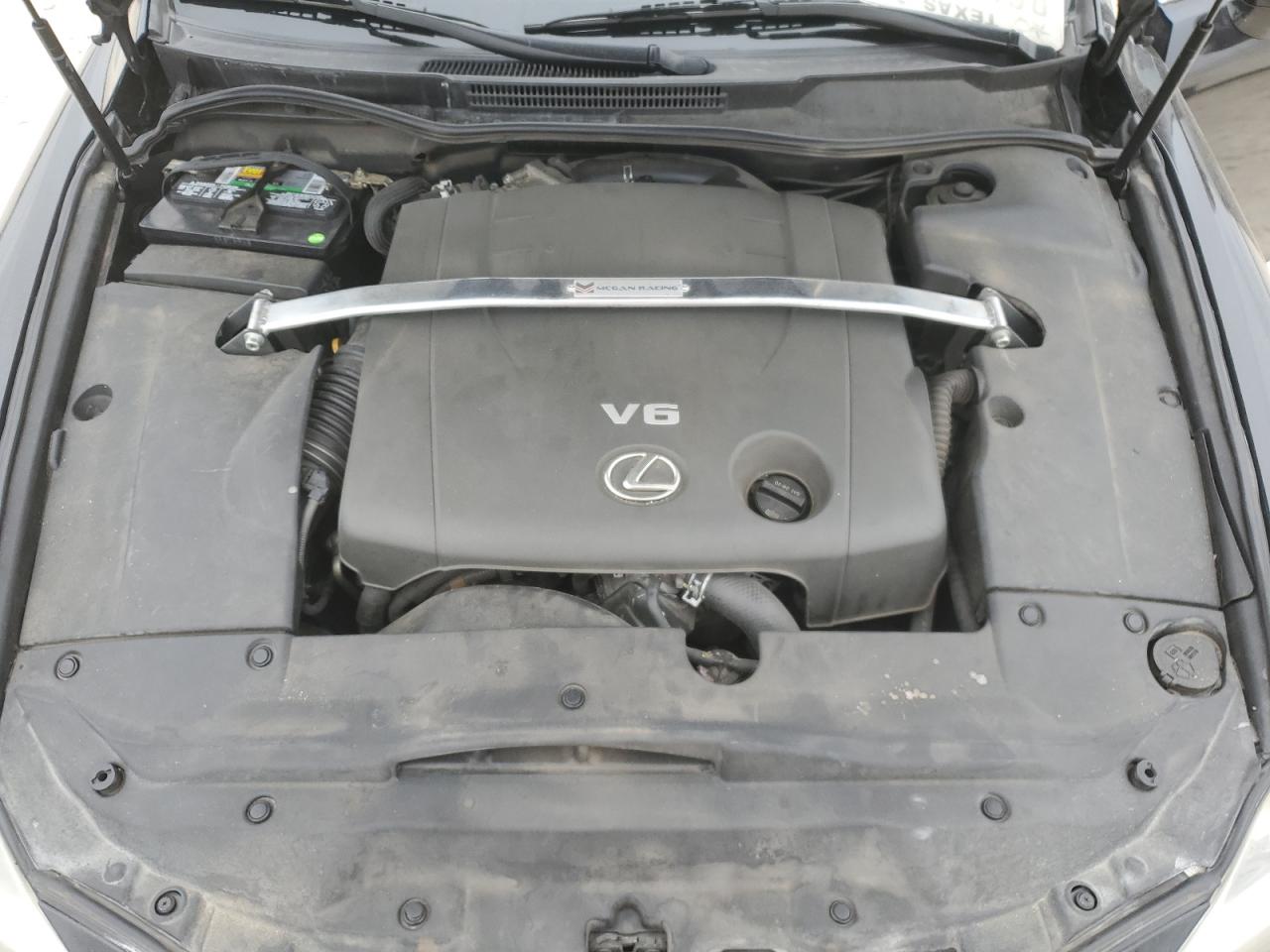 2011 Lexus IS - Image 11