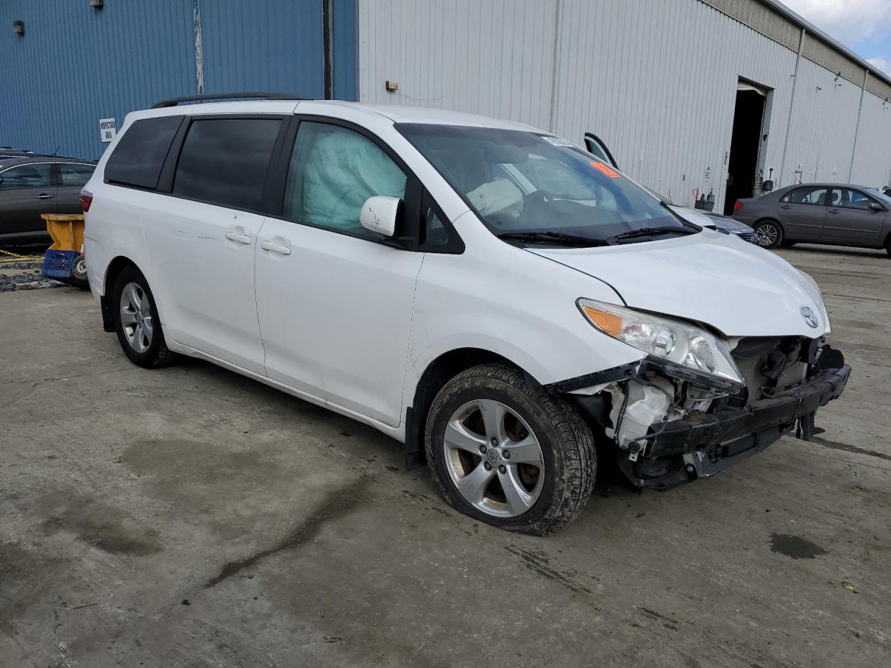 2015 Toyota Sienna - Image 4