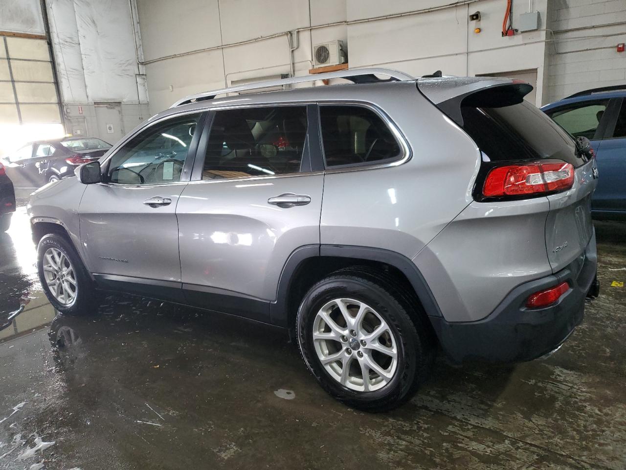 2015 Jeep Grand Cherokee - Image 2