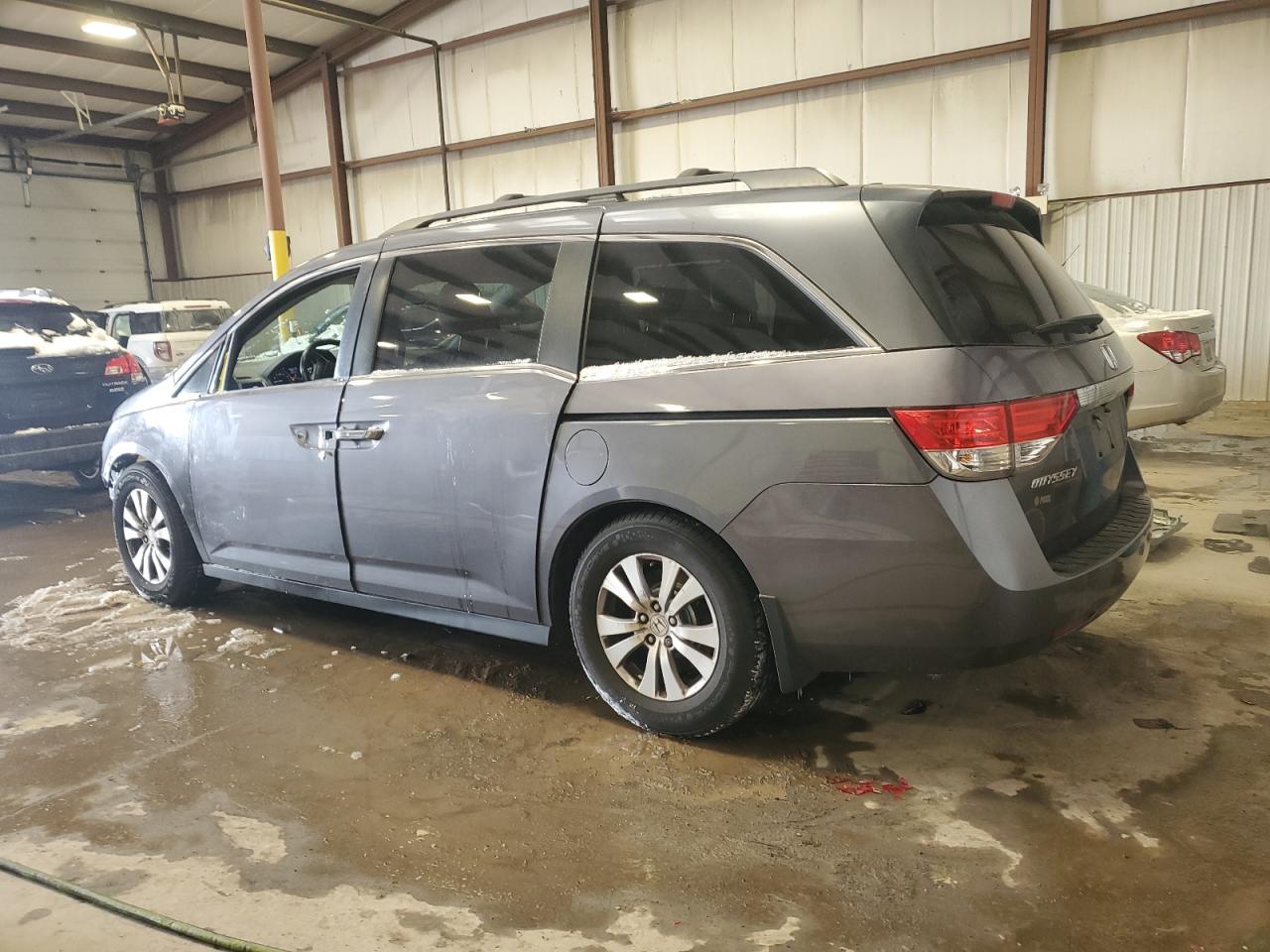 2016 Honda Odyssey - Image 2
