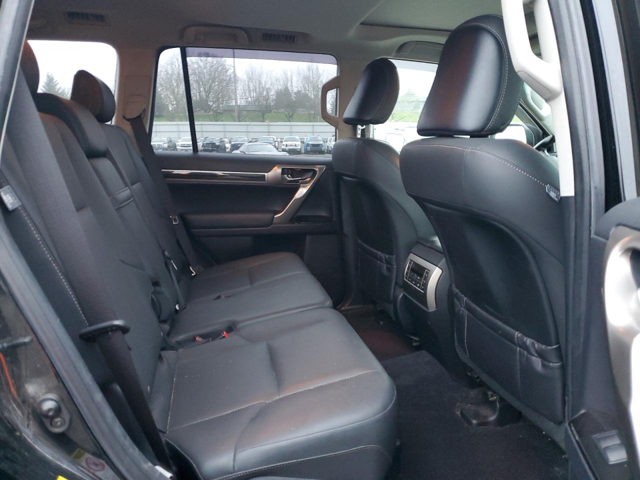 2015 Lexus GX - Image 12
