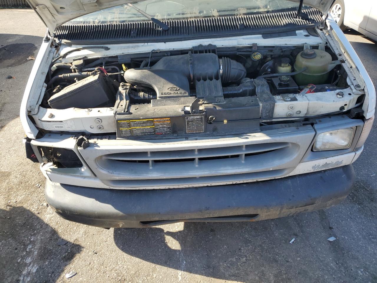 2000 Ford Econoline - Image 12