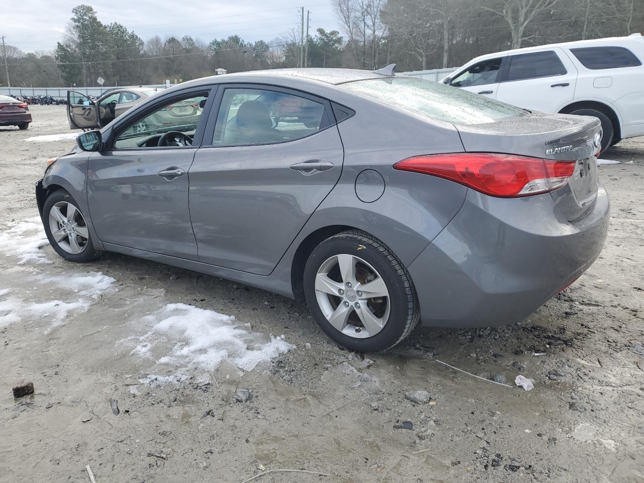 2013 Hyundai Elantra - Image 2