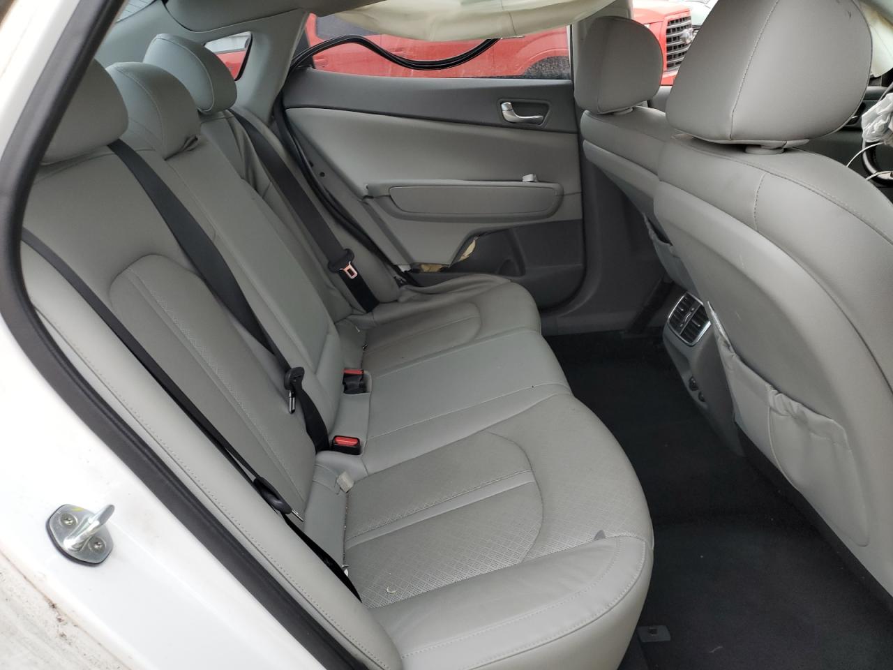 2016 Kia Optima - Image 10