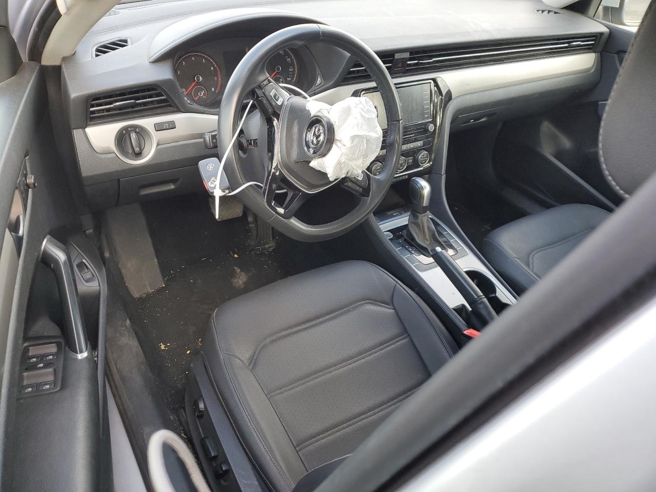 2021 Volkswagen Passat - Image 8