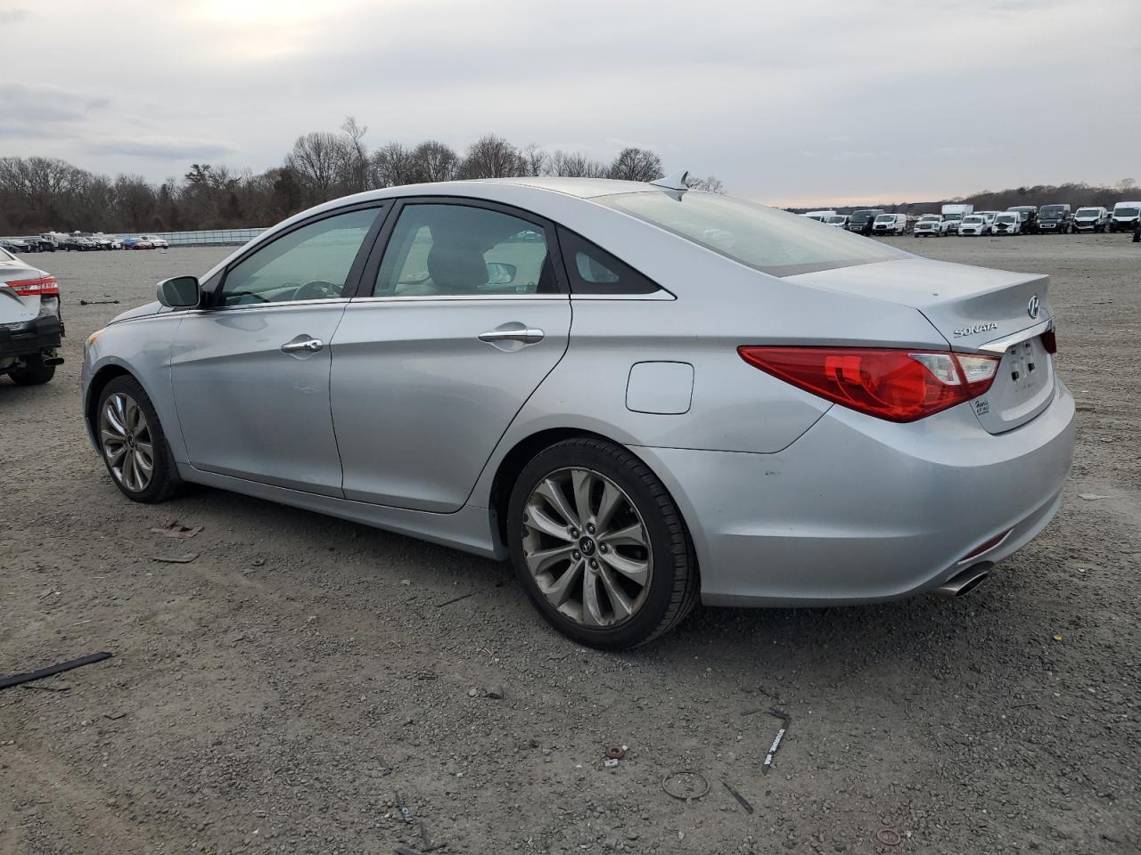 2011 Hyundai Sonata - Image 2