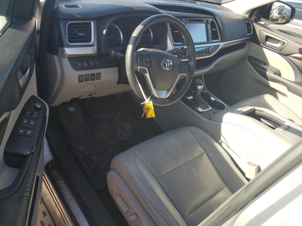 2015 Toyota Highlander - Image 8