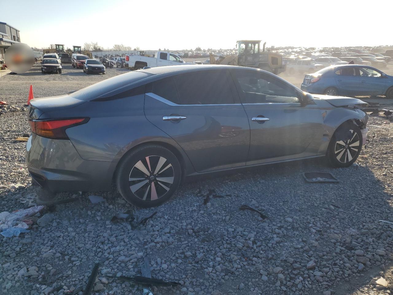 2019 Nissan Altima - Image 3