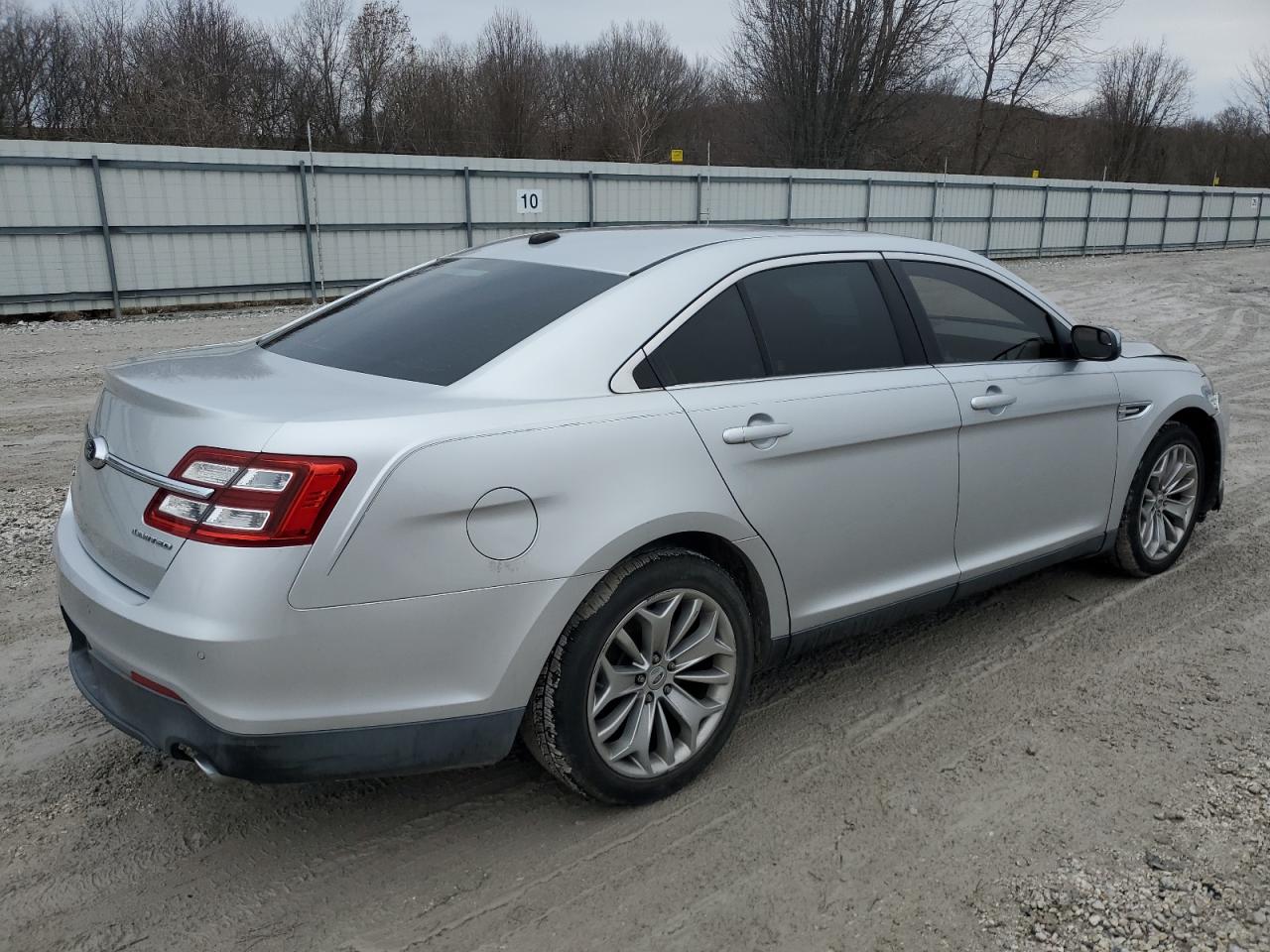 2013 Ford Taurus - Image 3