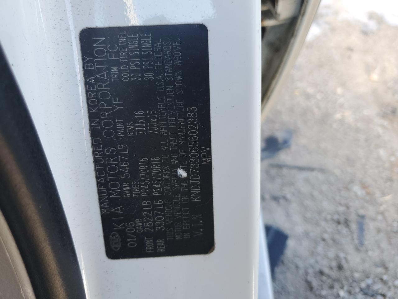 2006 Kia Sorento - Image 13