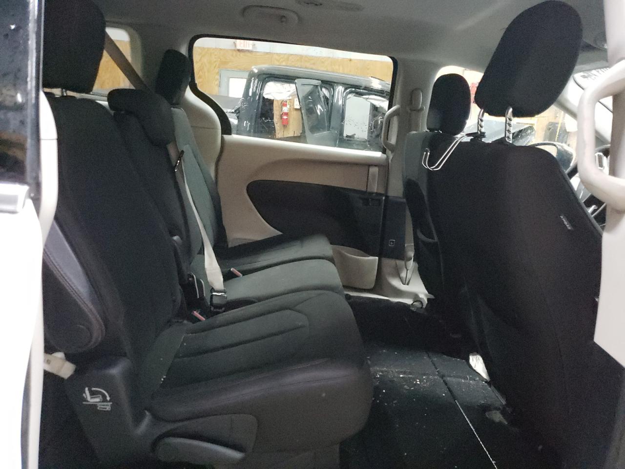 2018 Chrysler Pacifica - Image 11