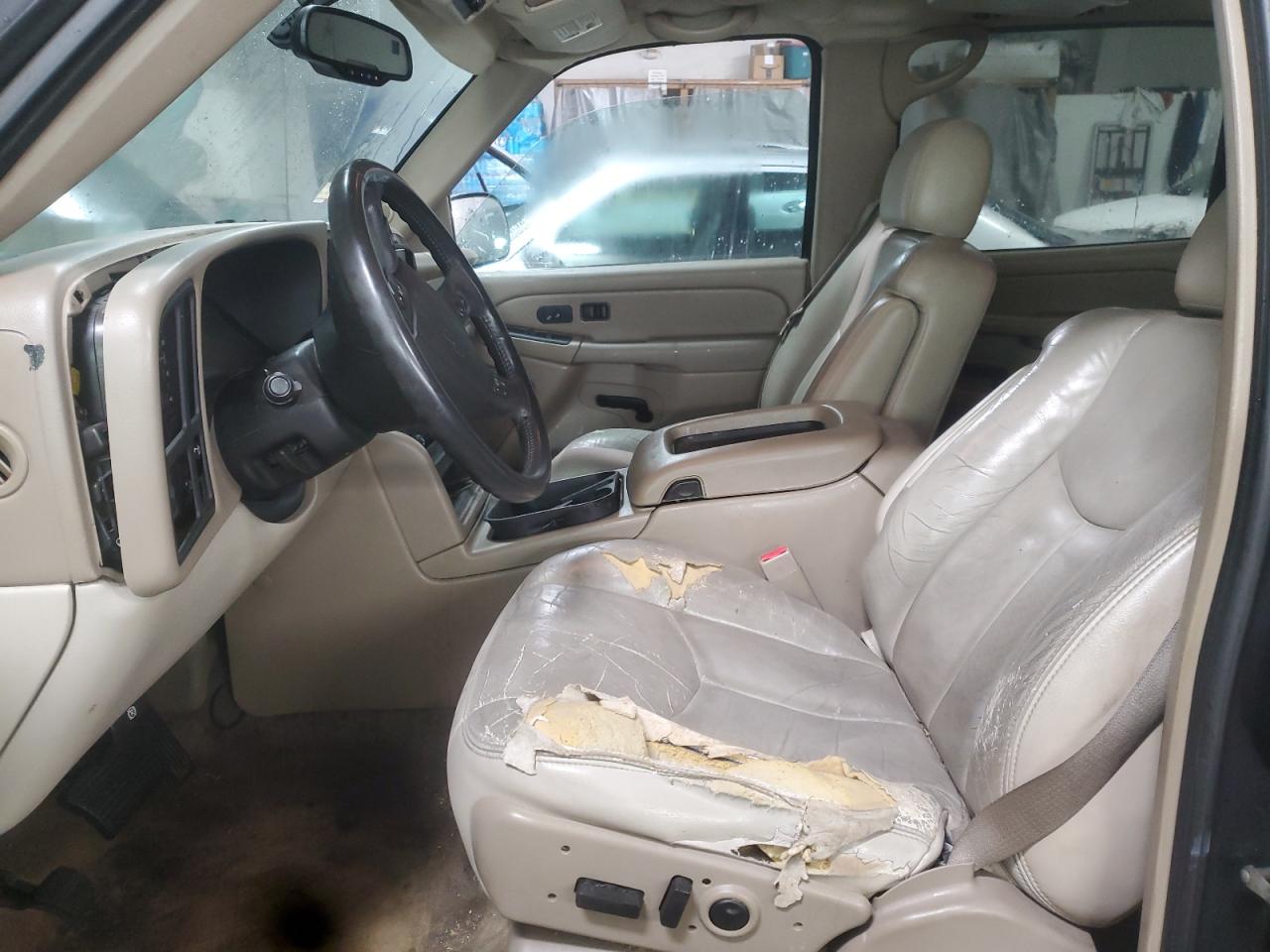 2004 Chevrolet Suburban - Image 7