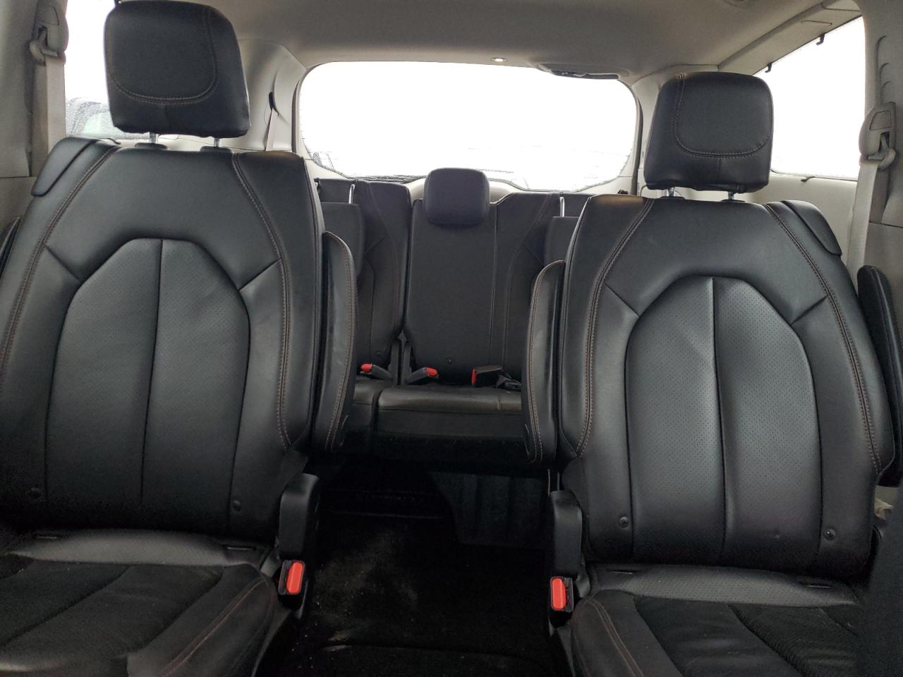 2019 Chrysler Pacifica - Image 10