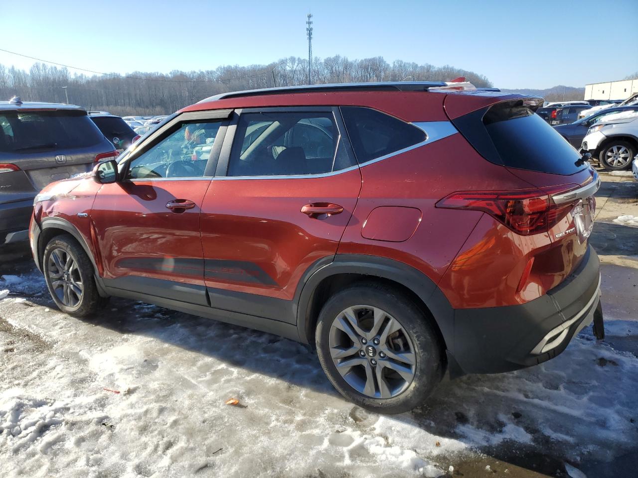 2021 Kia Seltos - Image 2