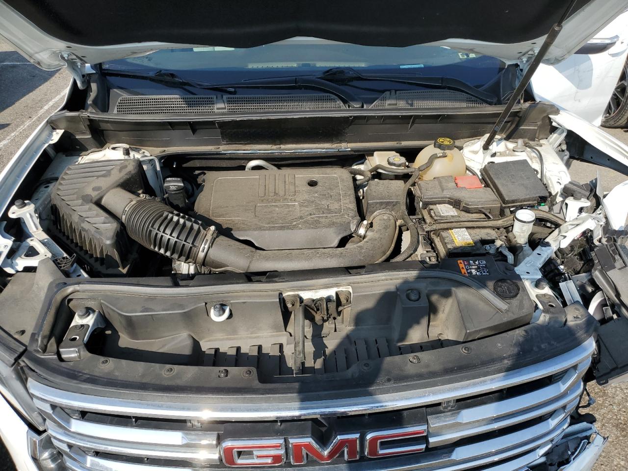 2022 GMC Acadia - Image 12