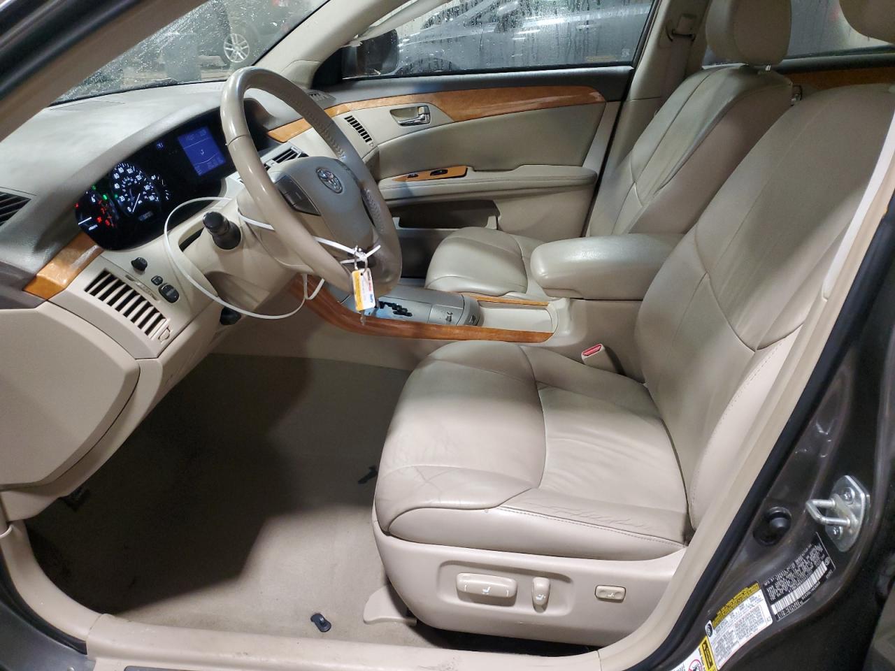 2005 Toyota Avalon - Image 7