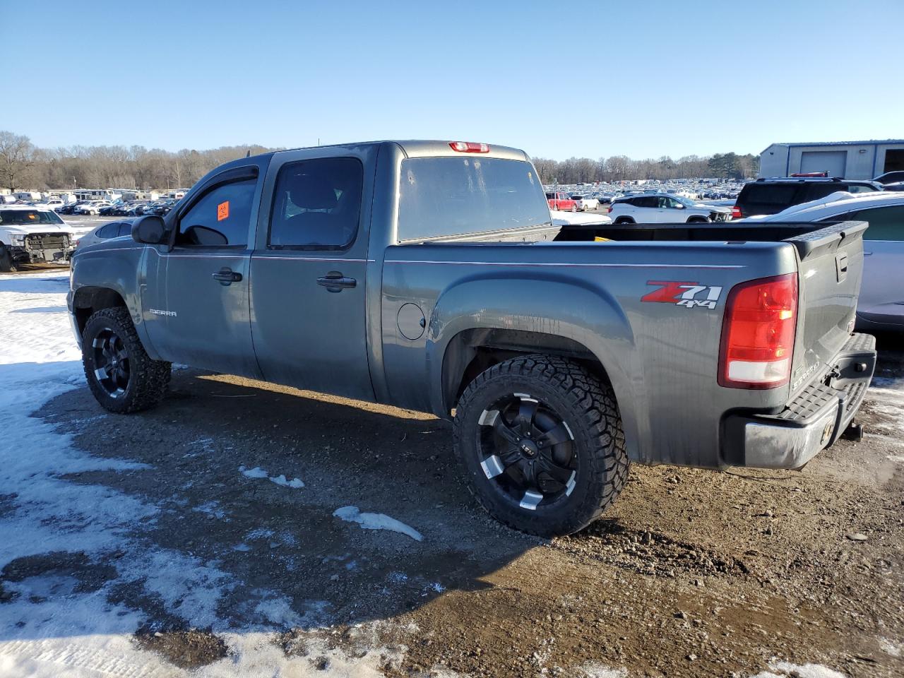 2011 GMC Sierra - Image 2