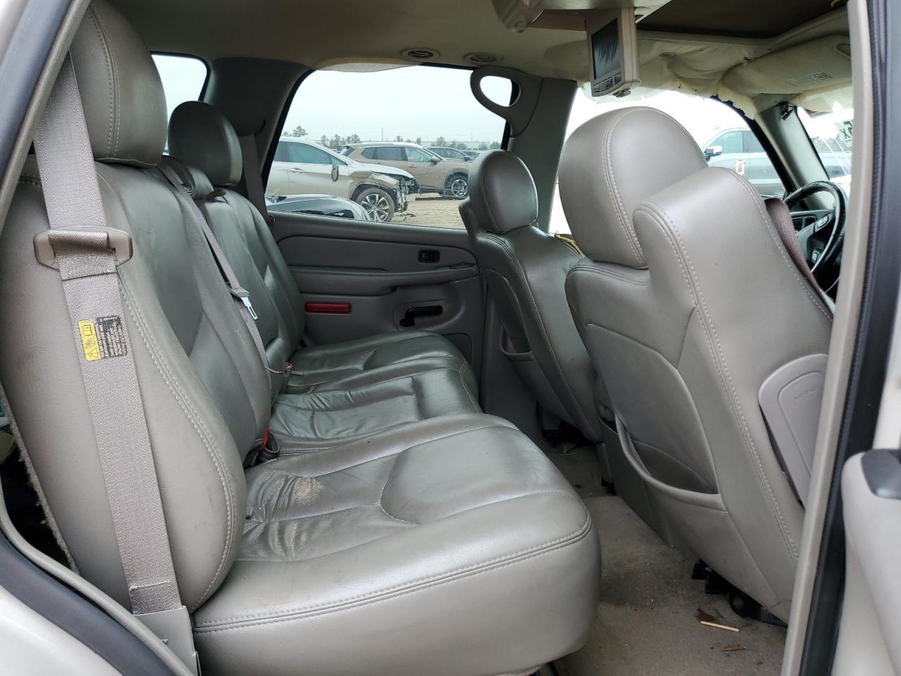 2005 Chevrolet Tahoe - Image 11