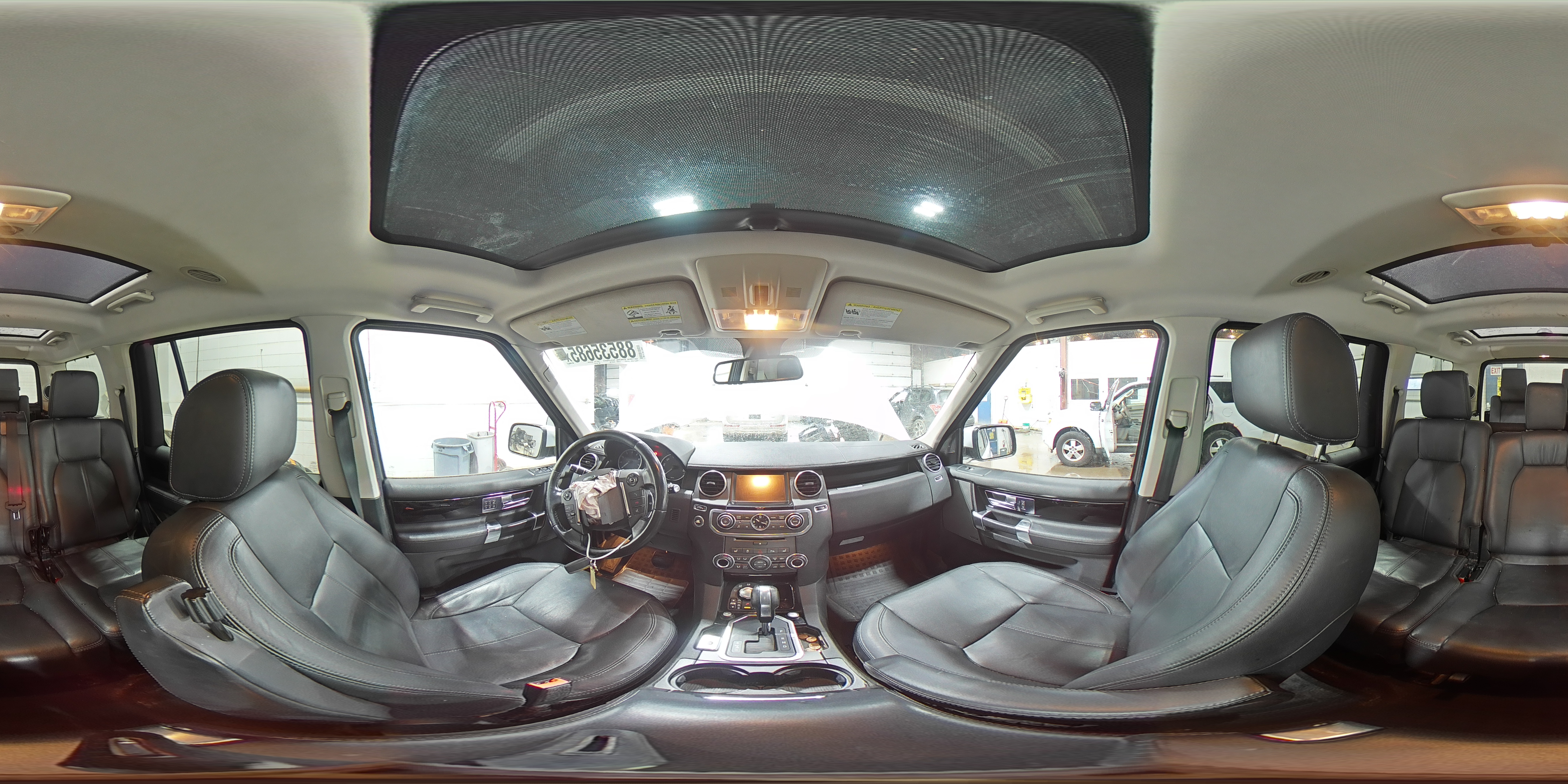 2012 Land Rover LR4 - Image 13