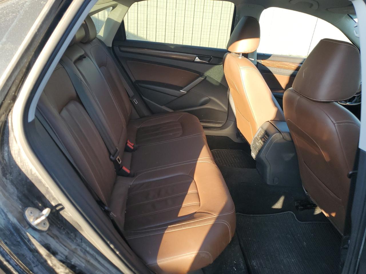2020 Volkswagen Passat - Image 10