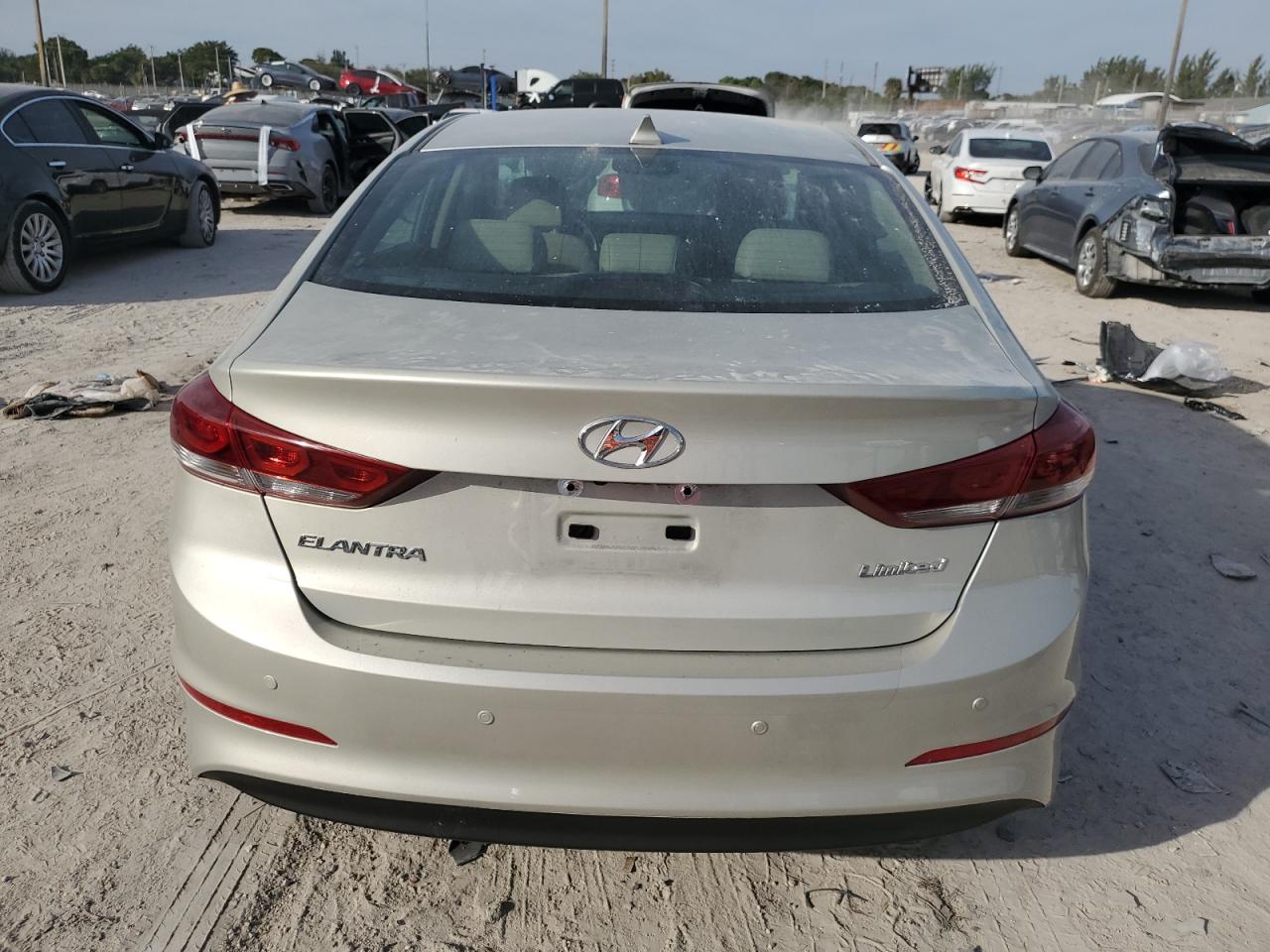 2017 Hyundai Elantra - Image 6