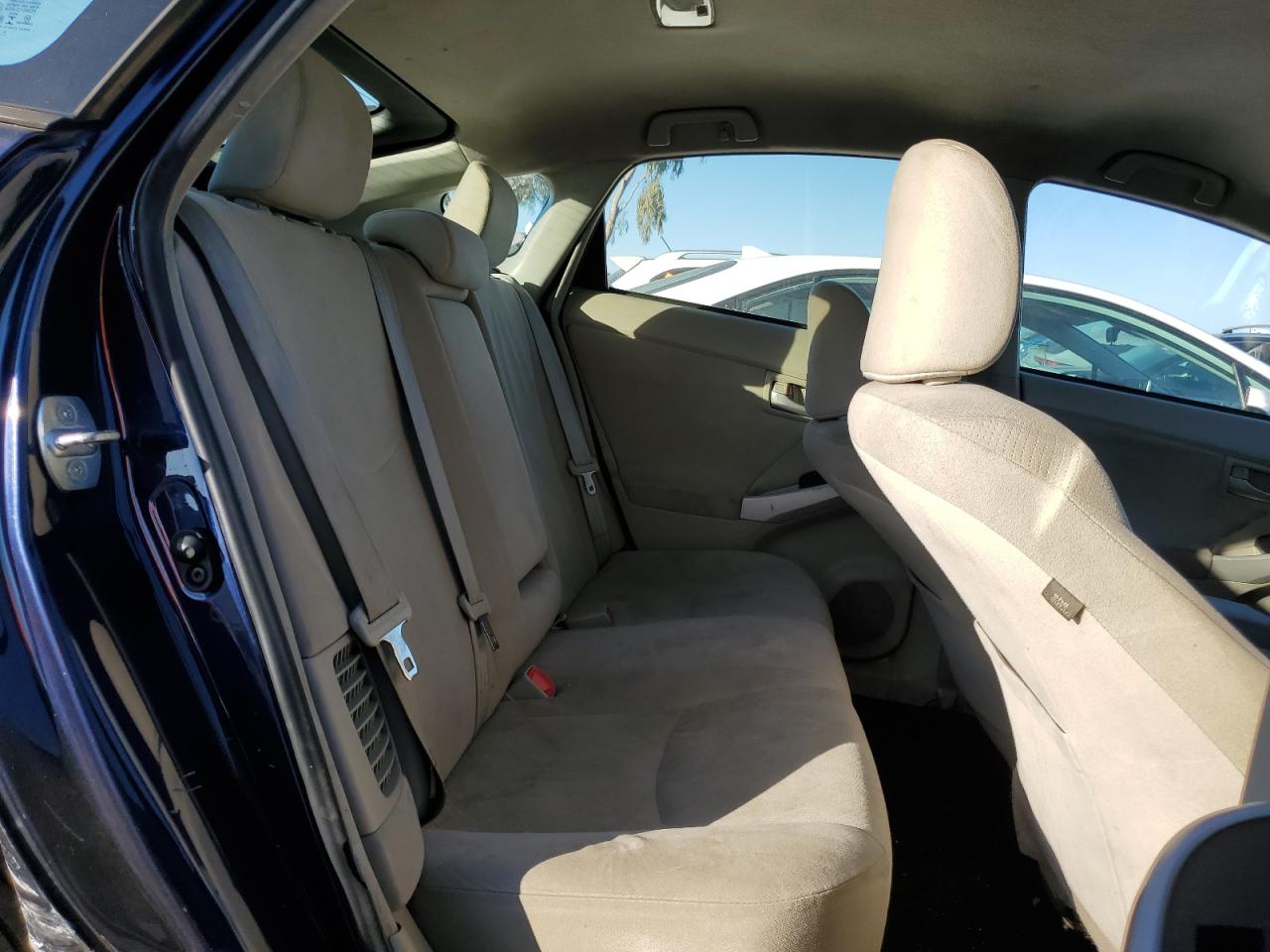 2015 Toyota Prius - Image 10
