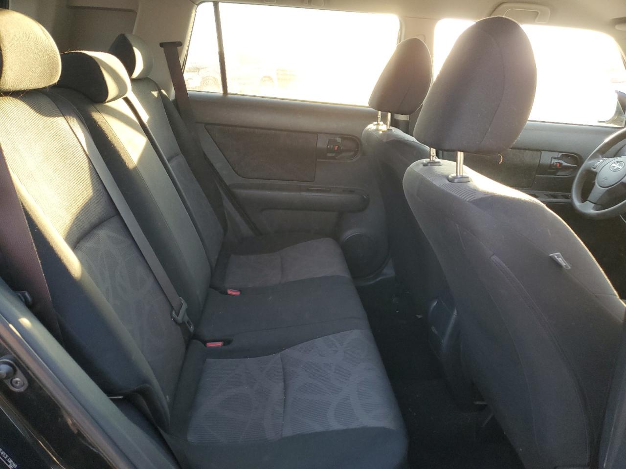2015 Toyota xB - Image 12