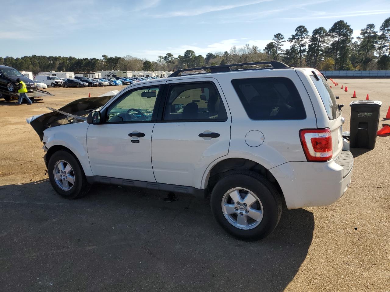 2009 Ford Escape - Image 2