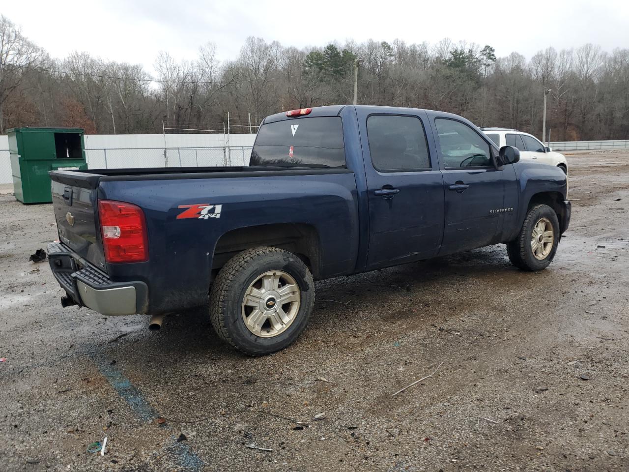2010 Chevrolet Silverado - Image 3