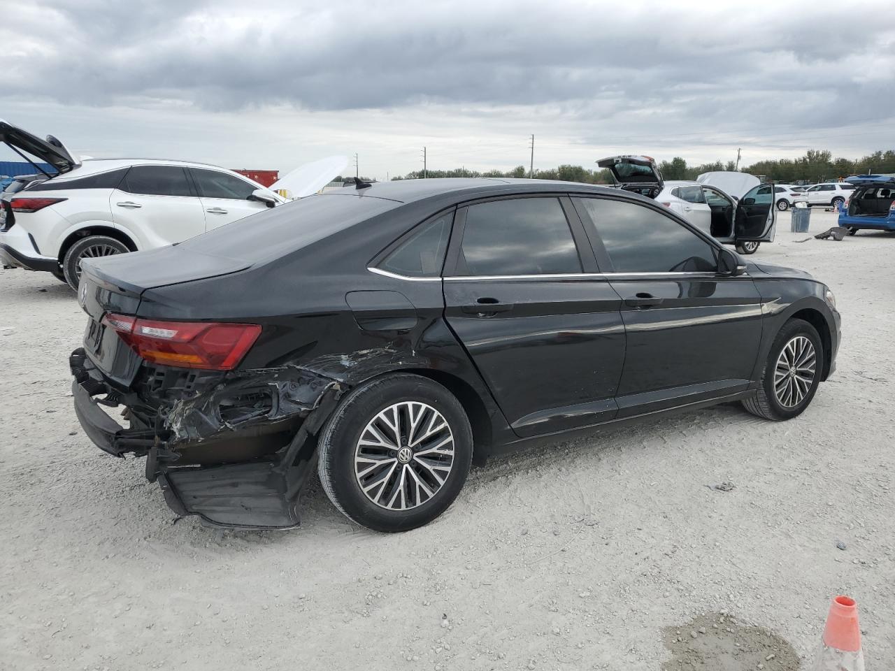 2019 Volkswagen Jetta - Image 3