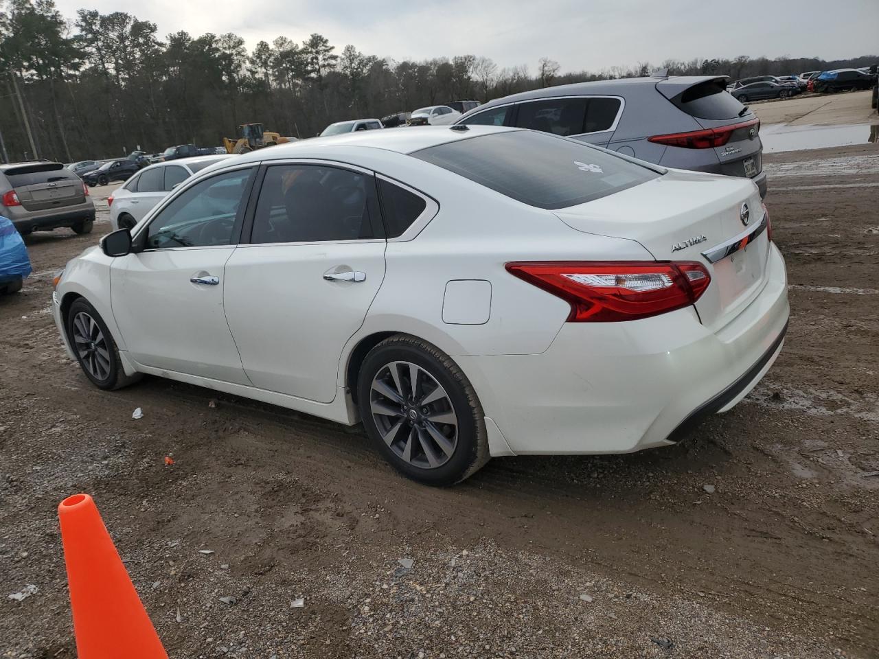 2016 Nissan Altima - Image 2
