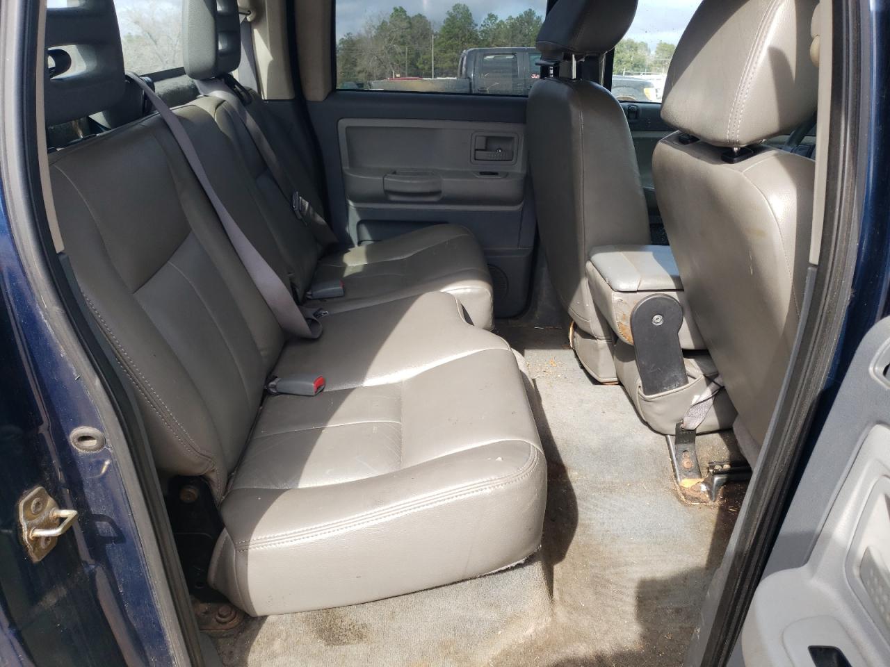 2005 Dodge Dakota - Image 10