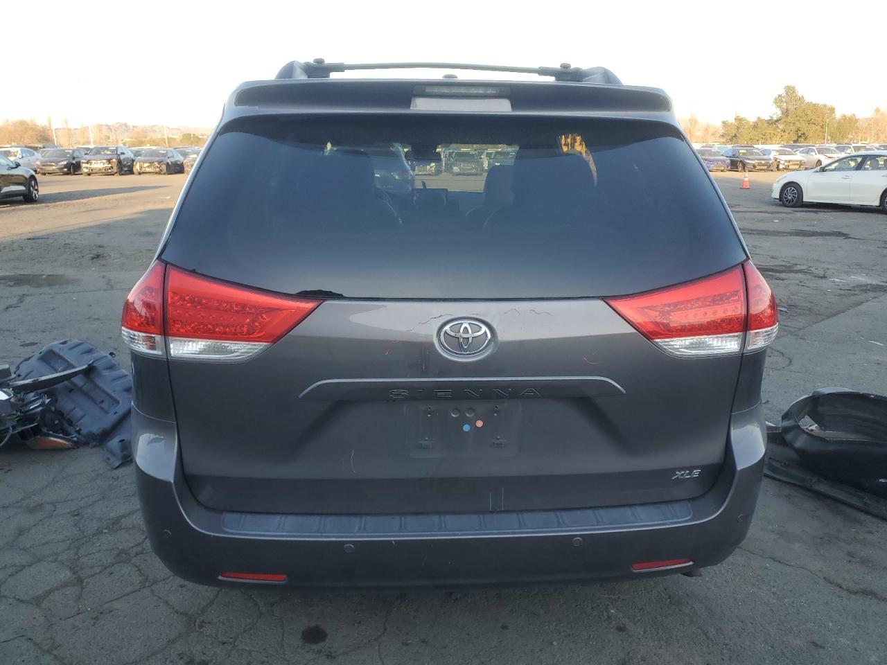 2014 Toyota Sienna - Image 6