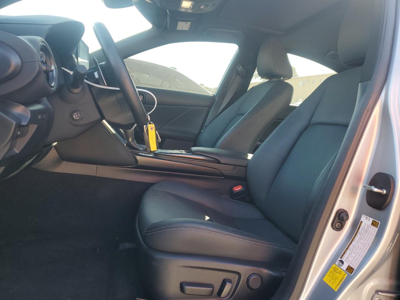 2023 Lexus IS - Image 7