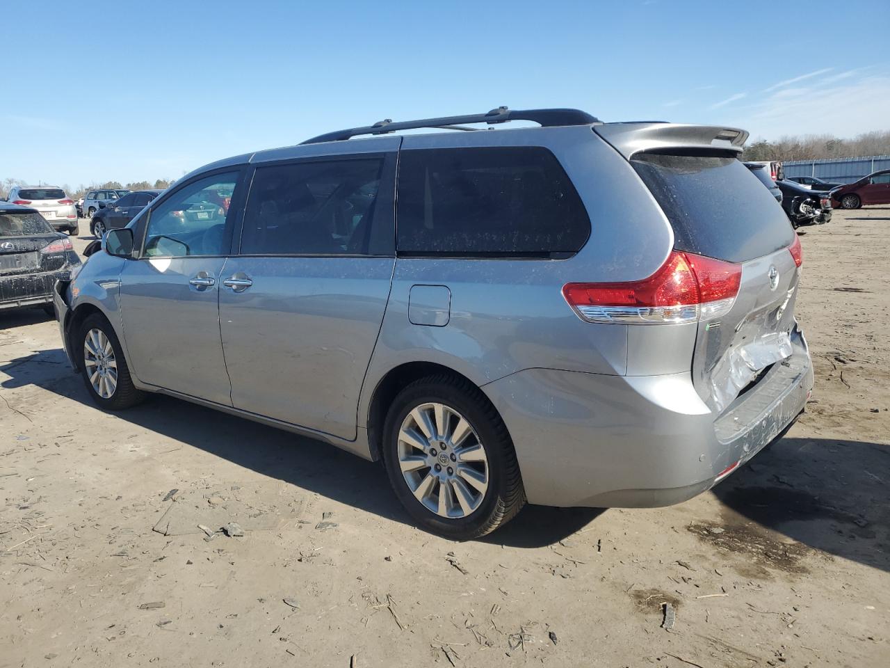 2013 Toyota Sienna - Image 2