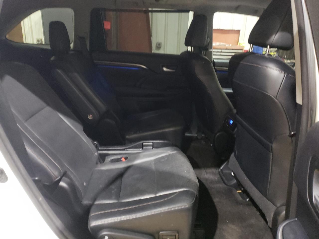 2015 Toyota Highlander - Image 10