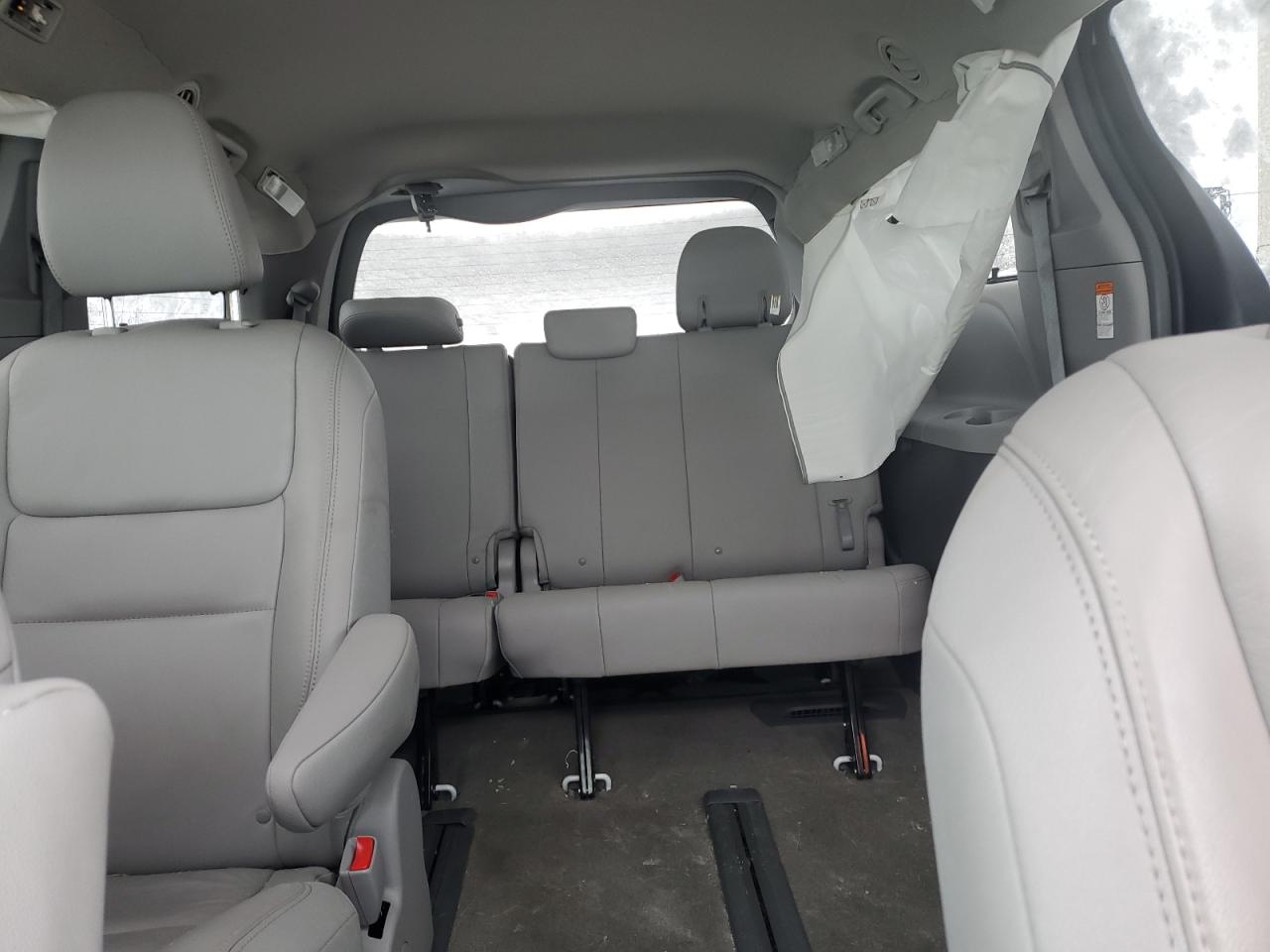 2018 Toyota Sienna - Image 10