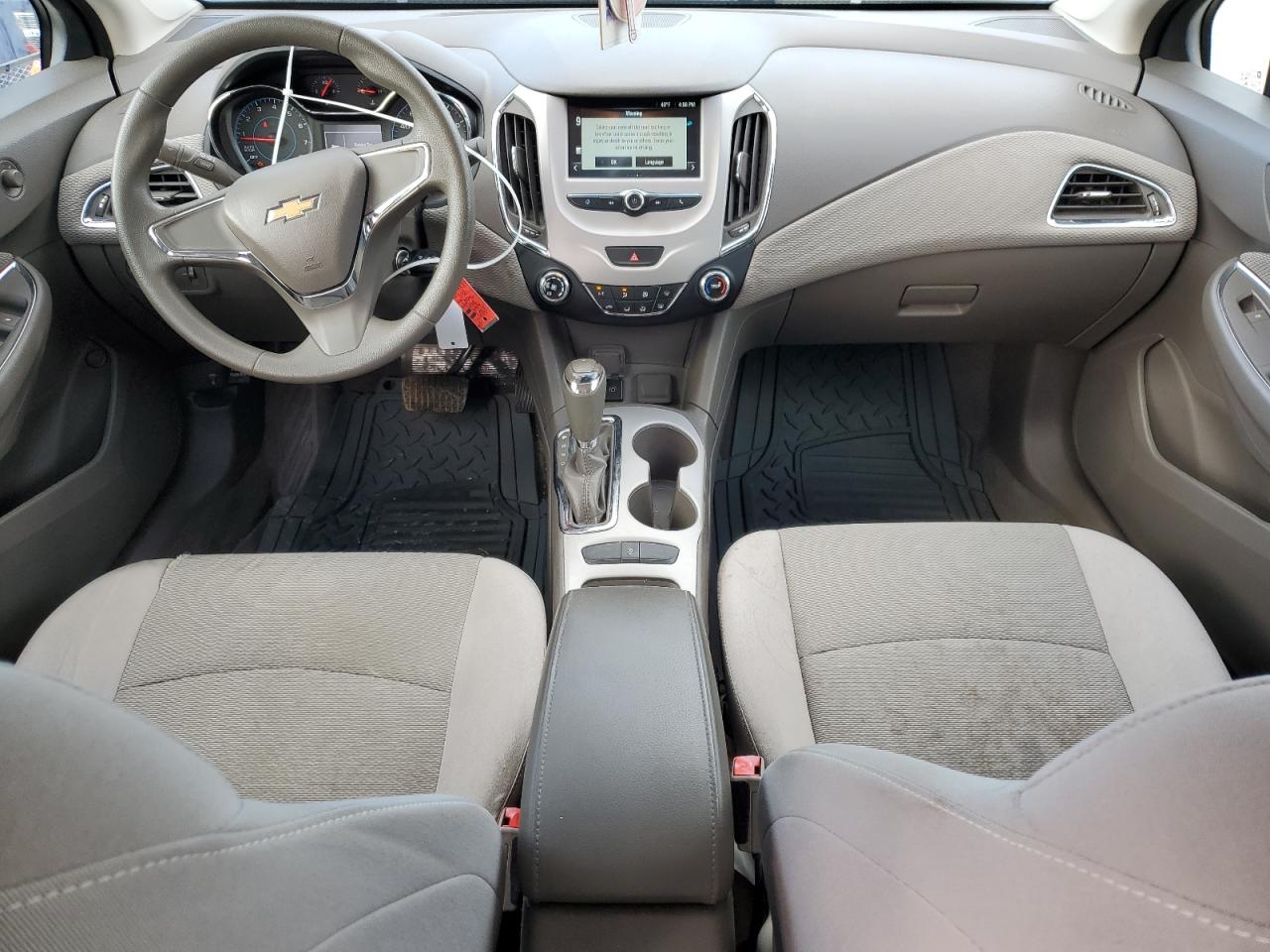 2018 Chevrolet Cruze - Image 8