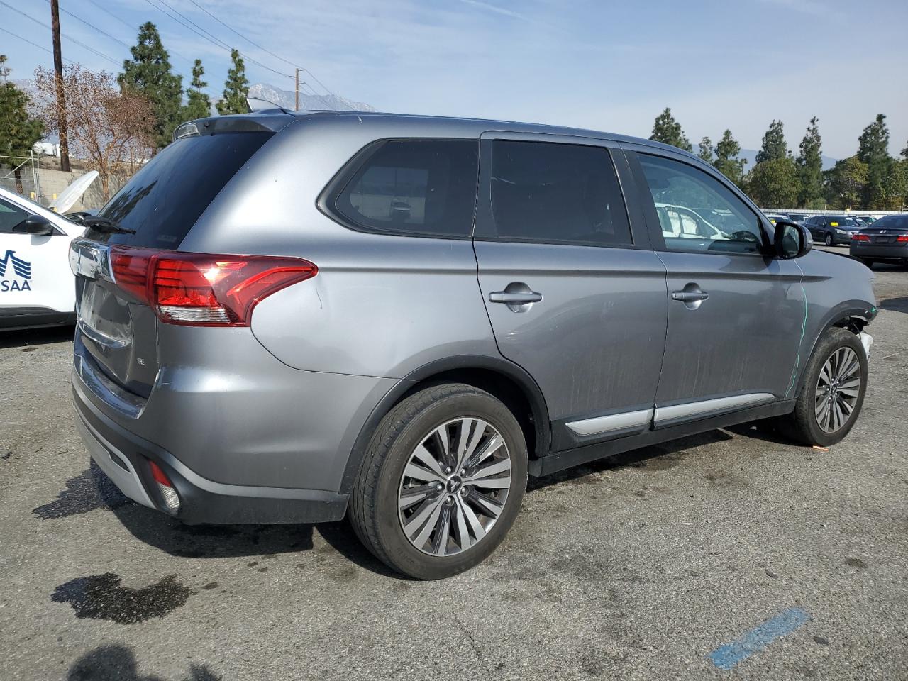 2020 Mitsubishi Outlander - Image 3