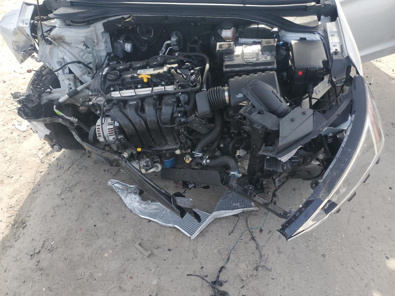 2019 Hyundai Elantra Se VIN: 5NPD74LF4KH438353 Lot: 43081575