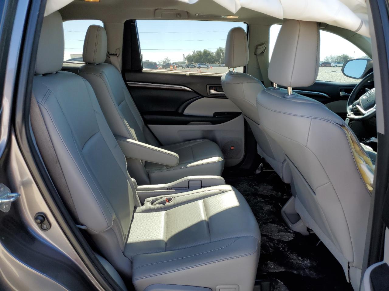 2015 Toyota Highlander - Image 11