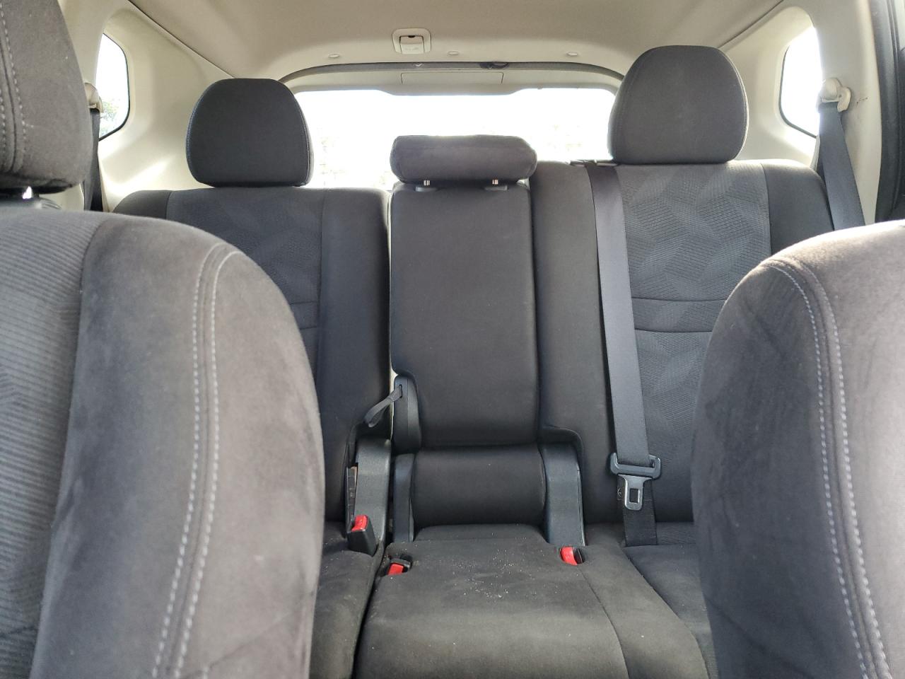 2015 Nissan Rogue - Image 10