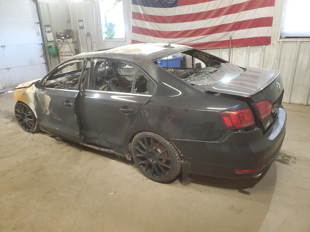 2014 Volkswagen Jetta - Image 2