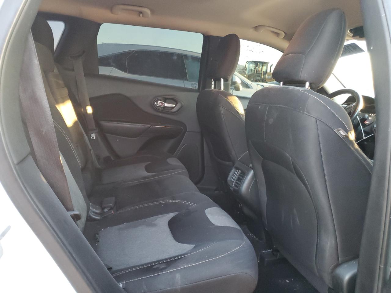 2015 Jeep Grand Cherokee - Image 11
