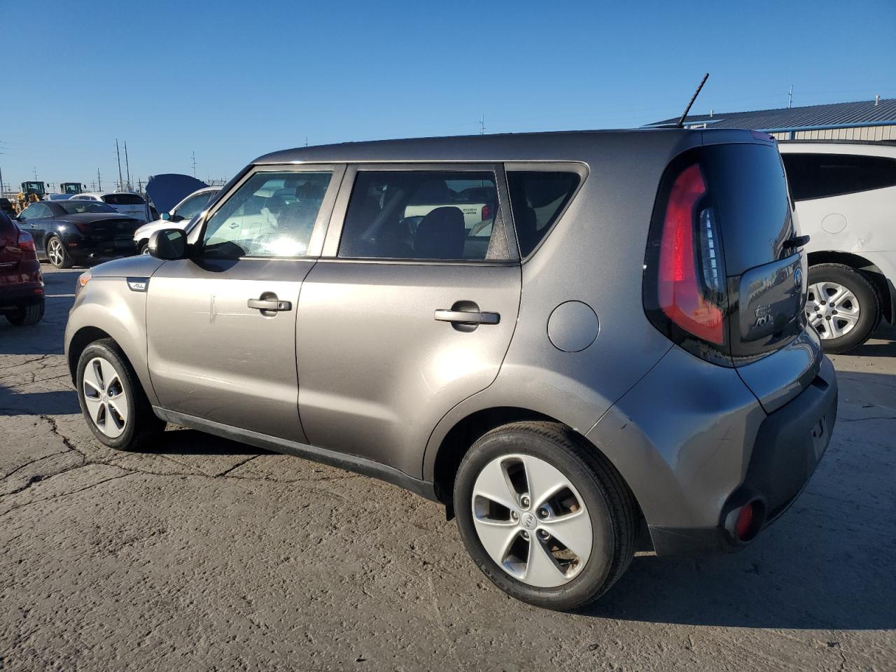 VIN KNDJN2A27G7307264 2016 KIA SOUL no.2