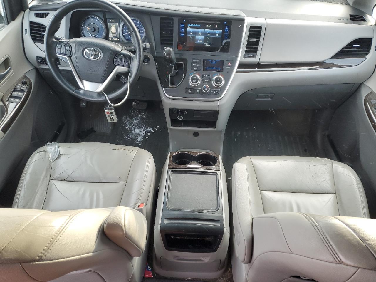 2015 Toyota Sienna - Image 8